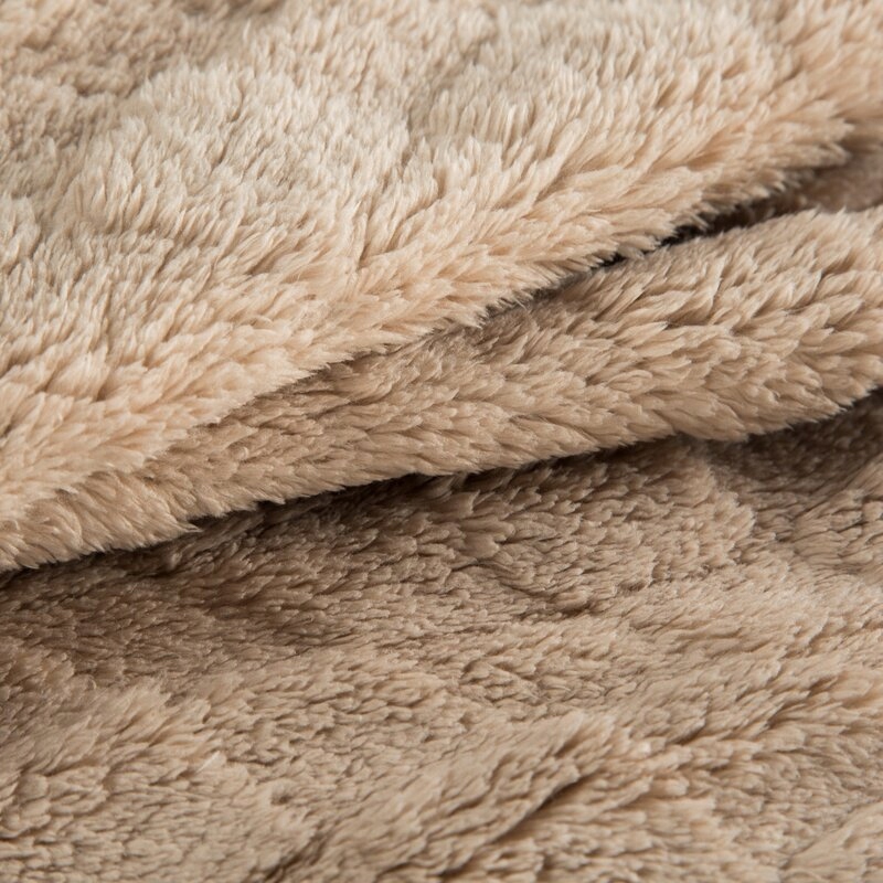 Koc narzuta 150x200 gruby mięciutki puszysty ciemny beżowy - obrazek 6