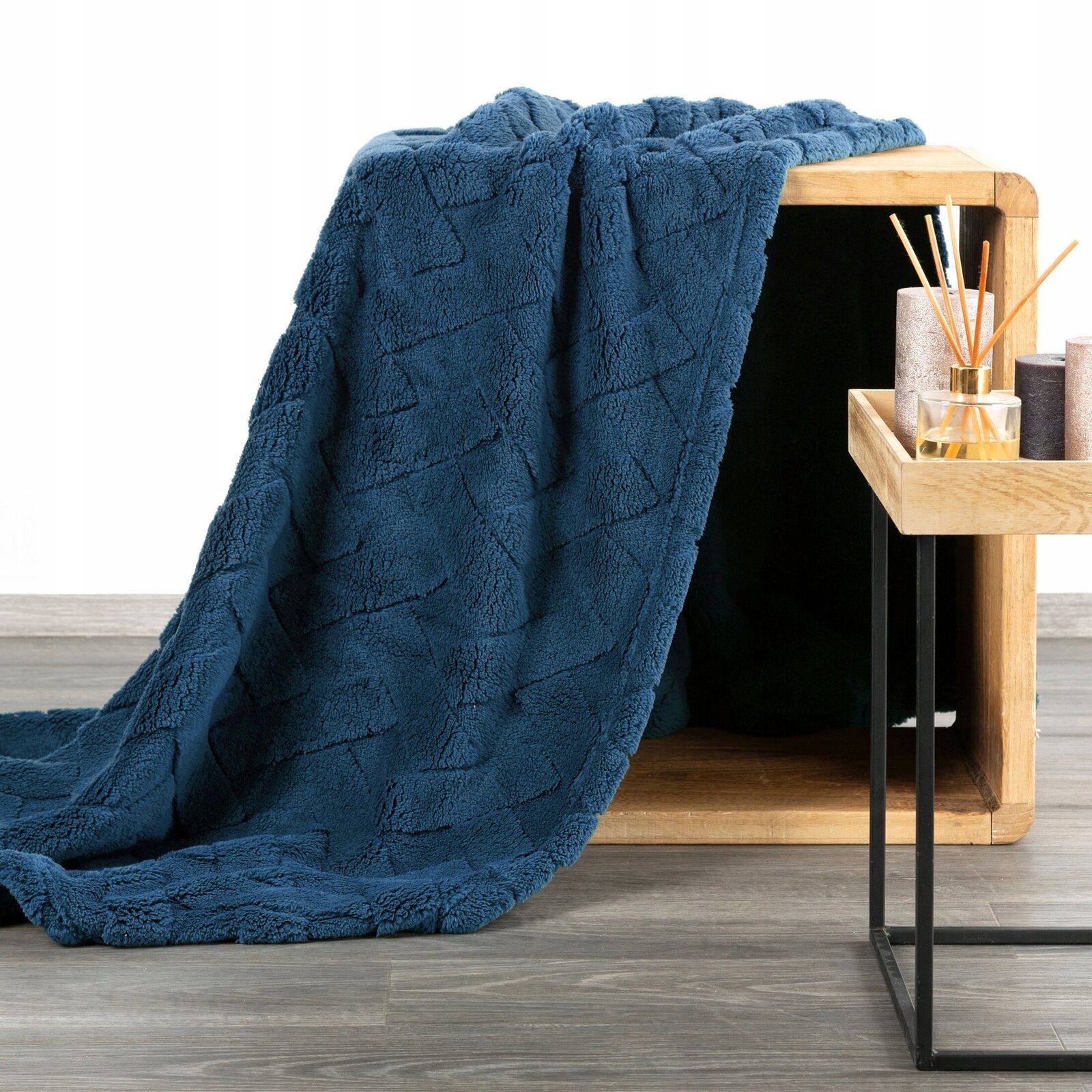 Koc narzuta 200x220 granatowy gruby mięciutki puszysty - obrazek 8