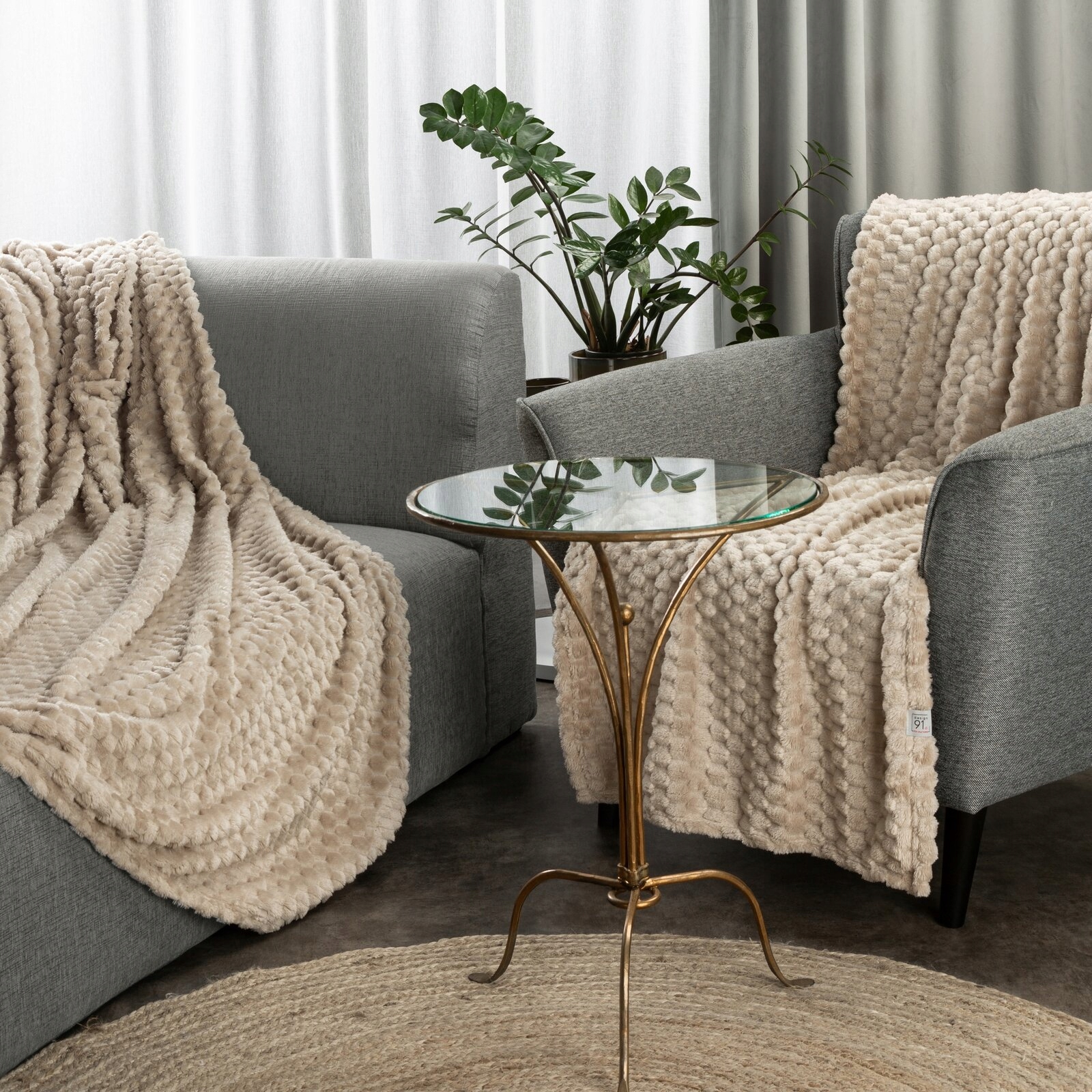 Koc narzuta 170 cm x 210 cm bardzo miękki w dotyku z efektem 3d beż - obrazek 3