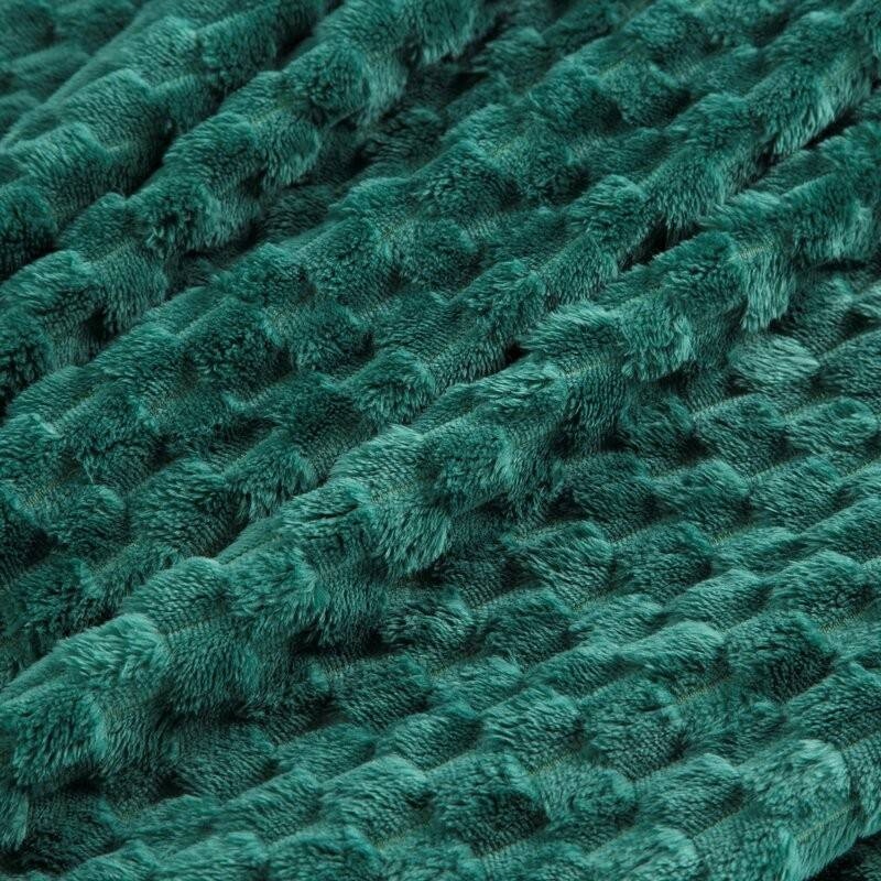 Koc narzuta 200 cm x 220 cm bardzo miękki w dotyku z efektem 3d - obrazek 15