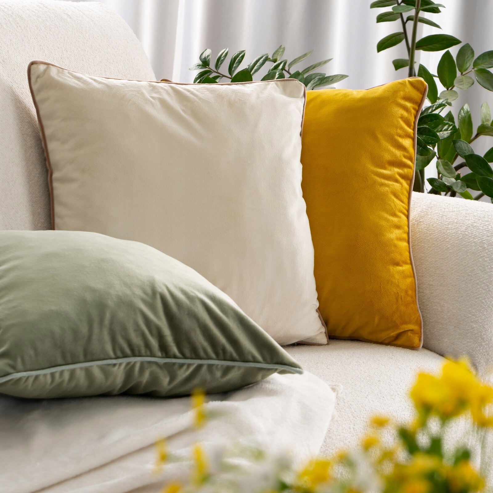 Poszewka dekoracyjna 45X45 kremowa z wypustką welwetowa - obrazek 10