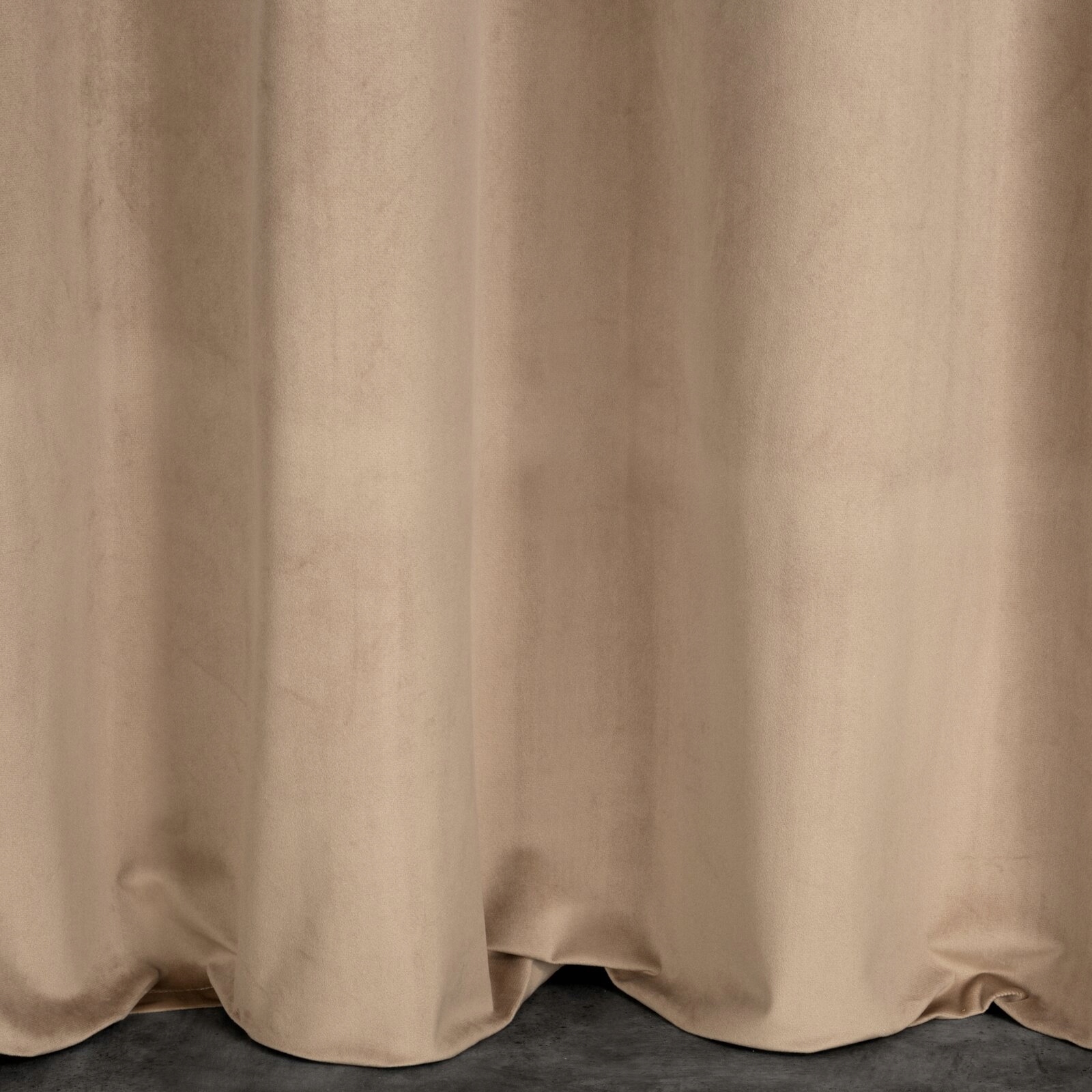 Mięciutka zasłona welwetowa kółka 140x250 ciemny beż - obrazek 16