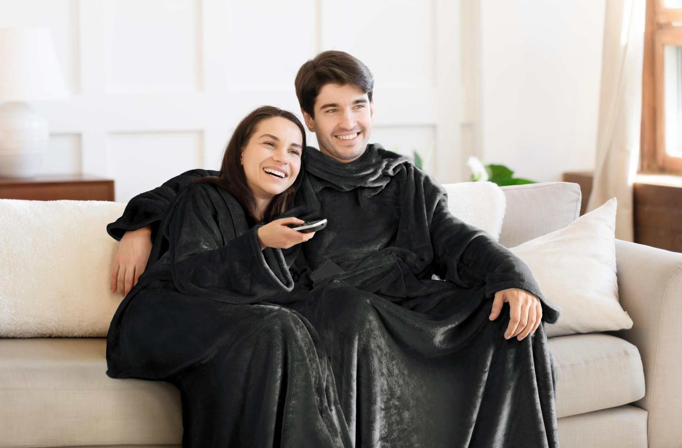 Mięciutki Koc Z Rękawami 150x180 czarny Na Prezent - obrazek 7