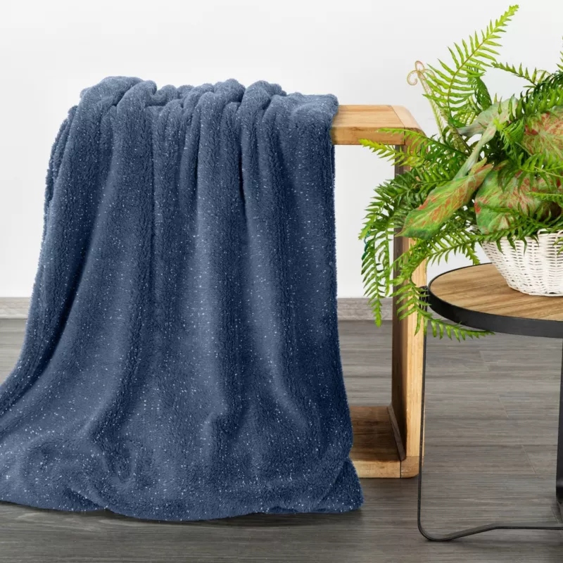 Koc narzuta mięciutki gruby 150 cm x 200 cm niebieski - obrazek 3